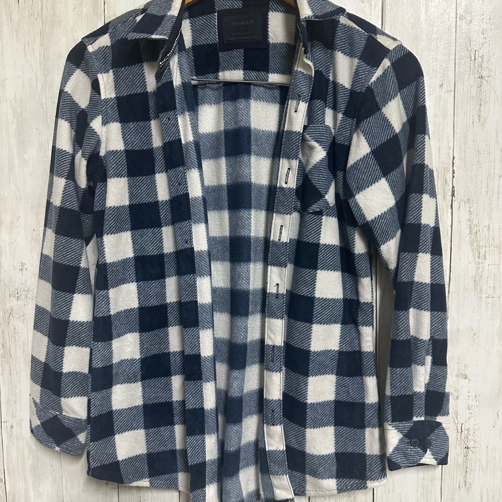 TWO Nomad Boys Button Down Flannel Shirts - Navy and Red Plaid Size M - Picture 2 of 9